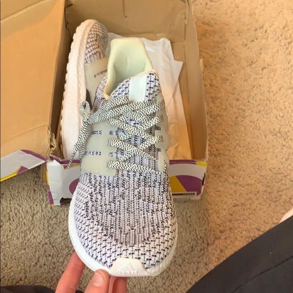 Athletic_Shoes